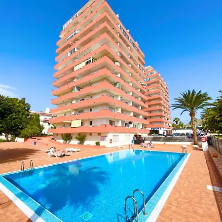 Sea View Penthouse דירה