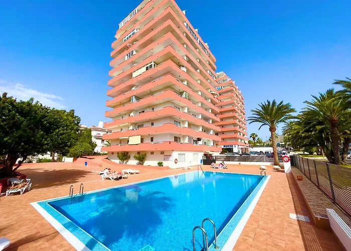 Sea View Penthouse דירה